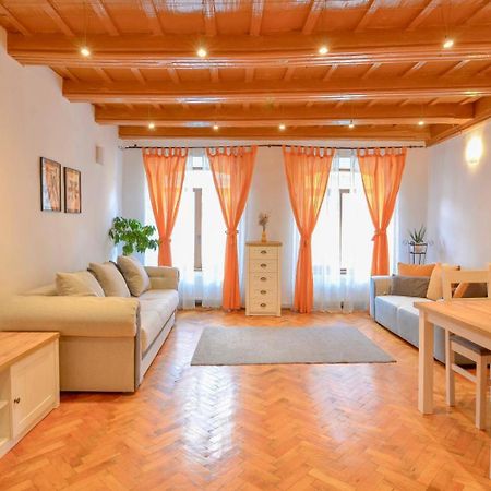 Charming Apartment - Heart Of Brasov Poarta Schei ภายนอก รูปภาพ