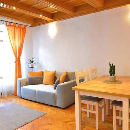 Charming Apartment - Heart Of Brasov Poarta Schei ภายนอก รูปภาพ