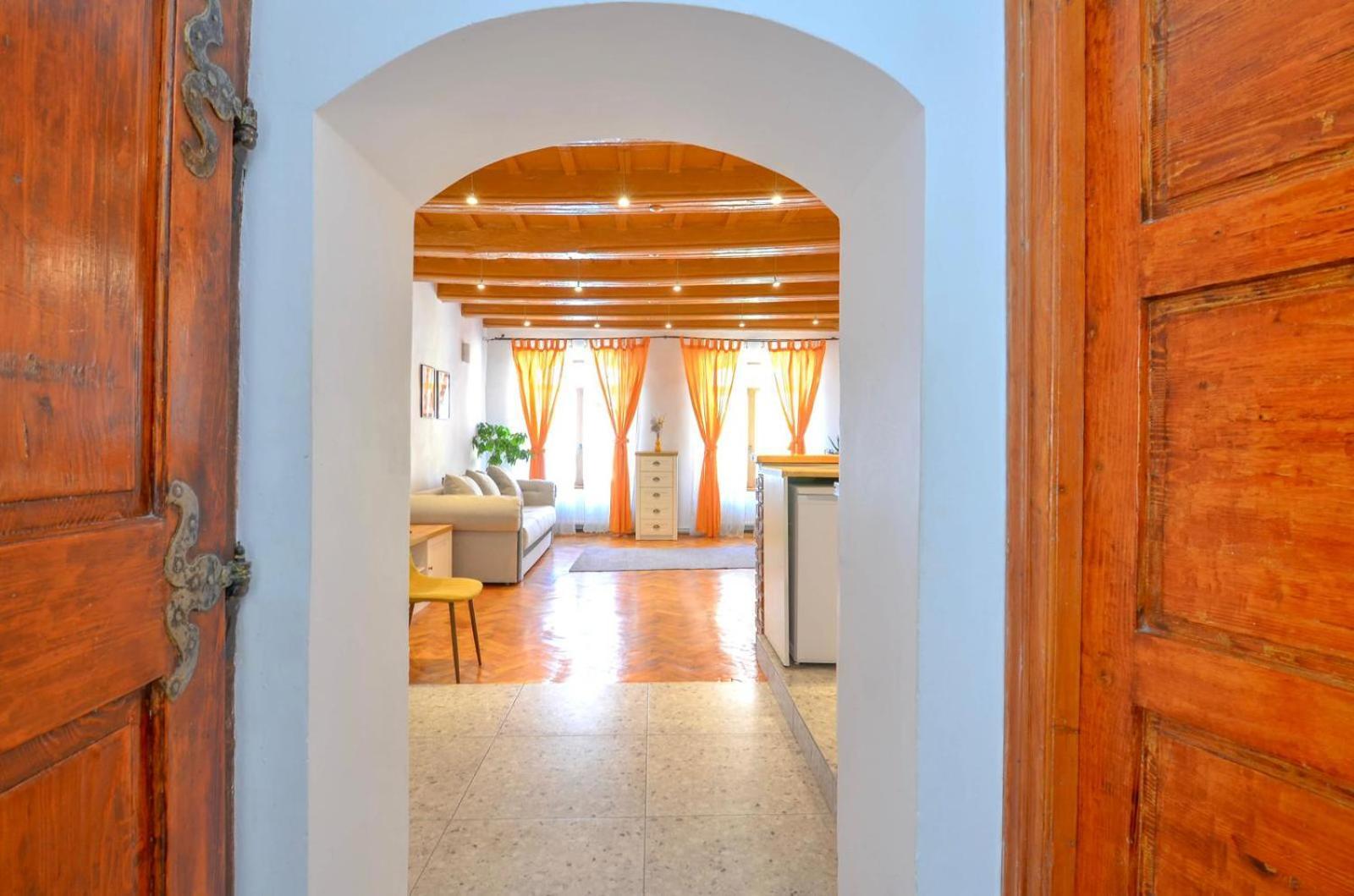 Charming Apartment - Heart Of Brasov Poarta Schei ภายนอก รูปภาพ